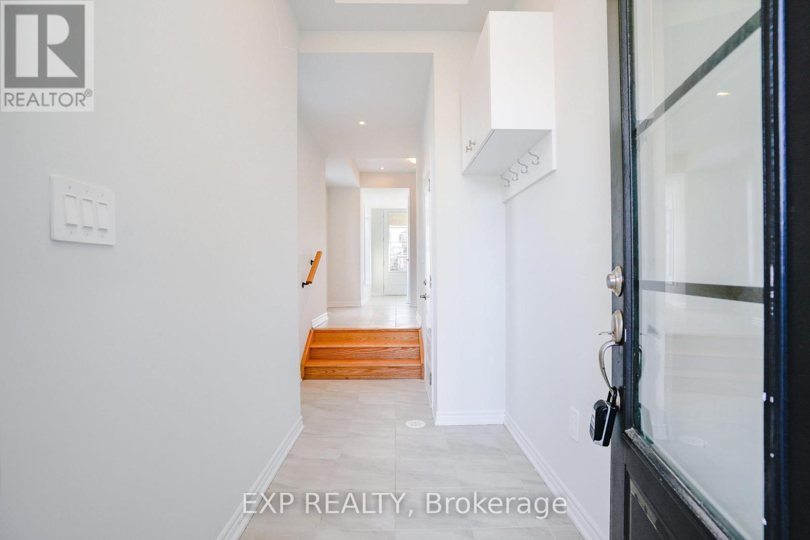 1260 National Valley Drive, Mississauga, Ontario  L5V 0E9 - Photo 5 - W12681094