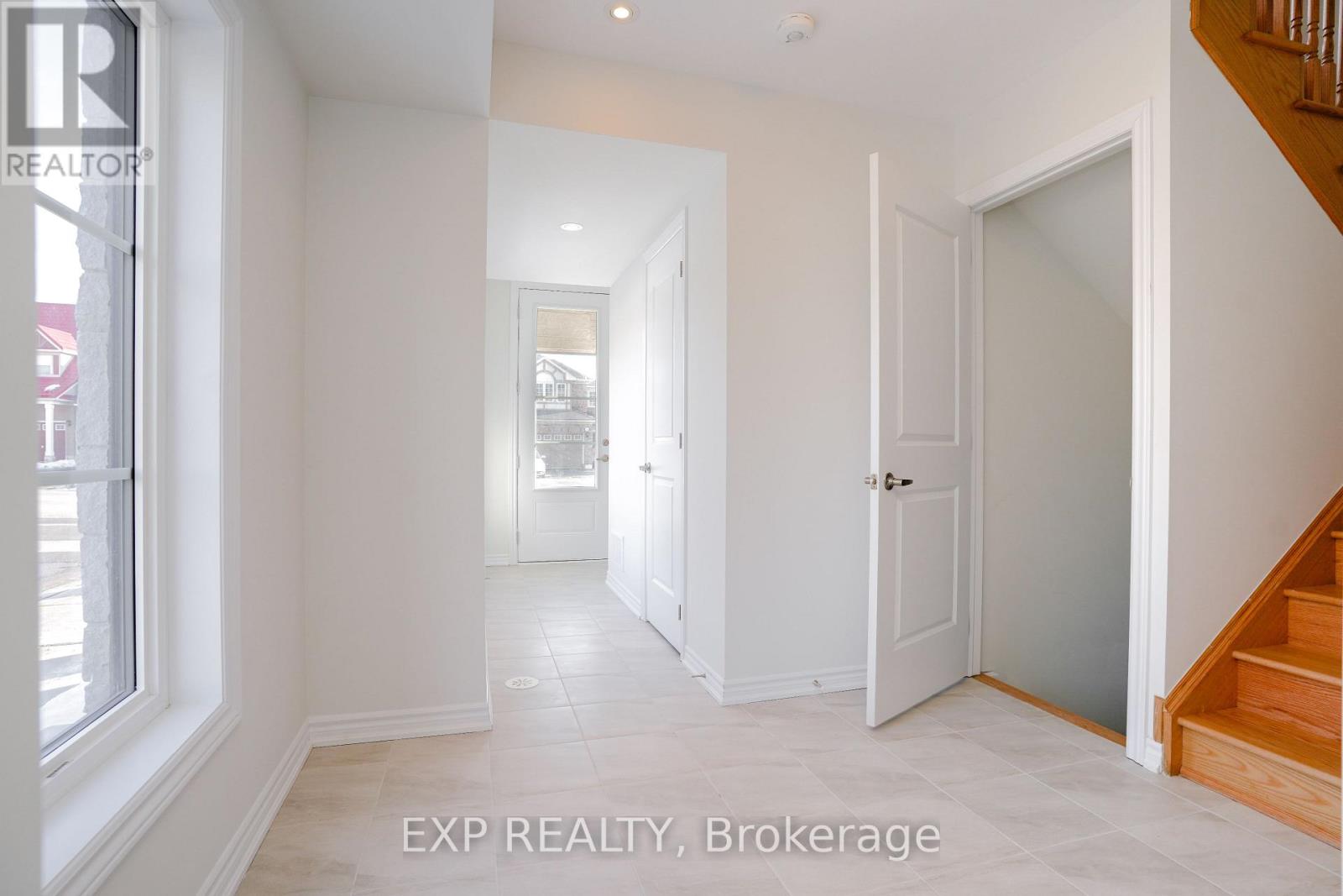 1260 National Valley Drive, Mississauga, Ontario  L5V 0E9 - Photo 6 - W12681094