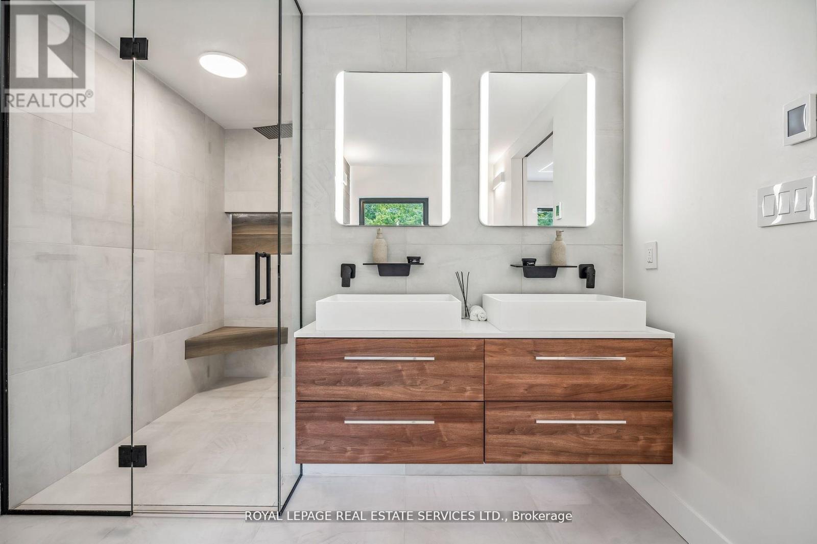 1657 Glenvista Drive, Oakville, Ontario  L6H 6K6 - Photo 19 - W12681104