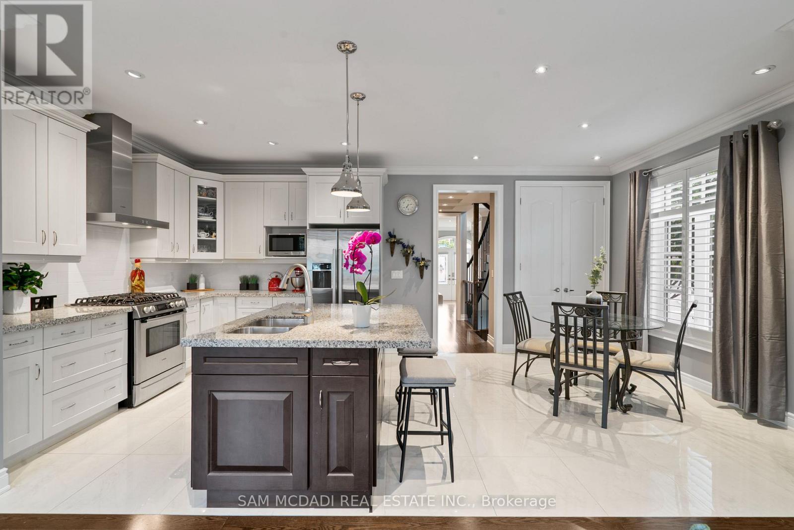 2469 Chateau Common, Oakville, Ontario  L6M 0S1 - Photo 10 - W12681150