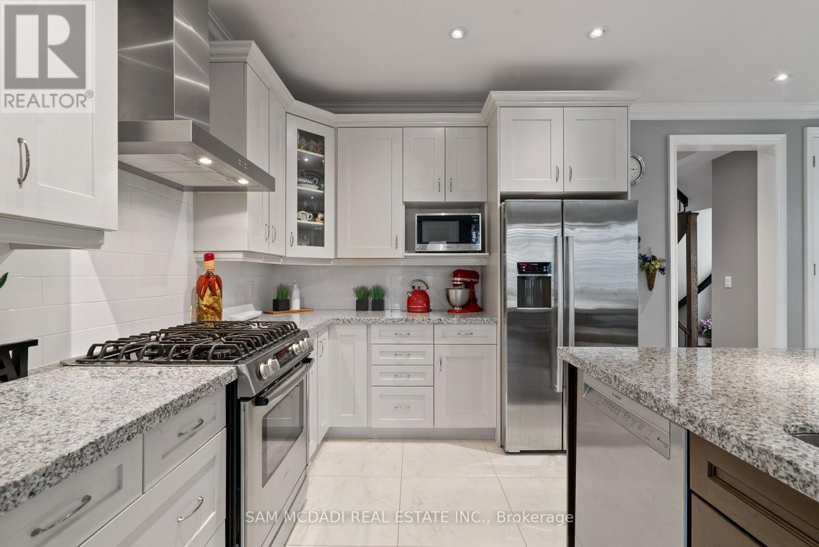 2469 Chateau Common, Oakville, Ontario  L6M 0S1 - Photo 11 - W12681150