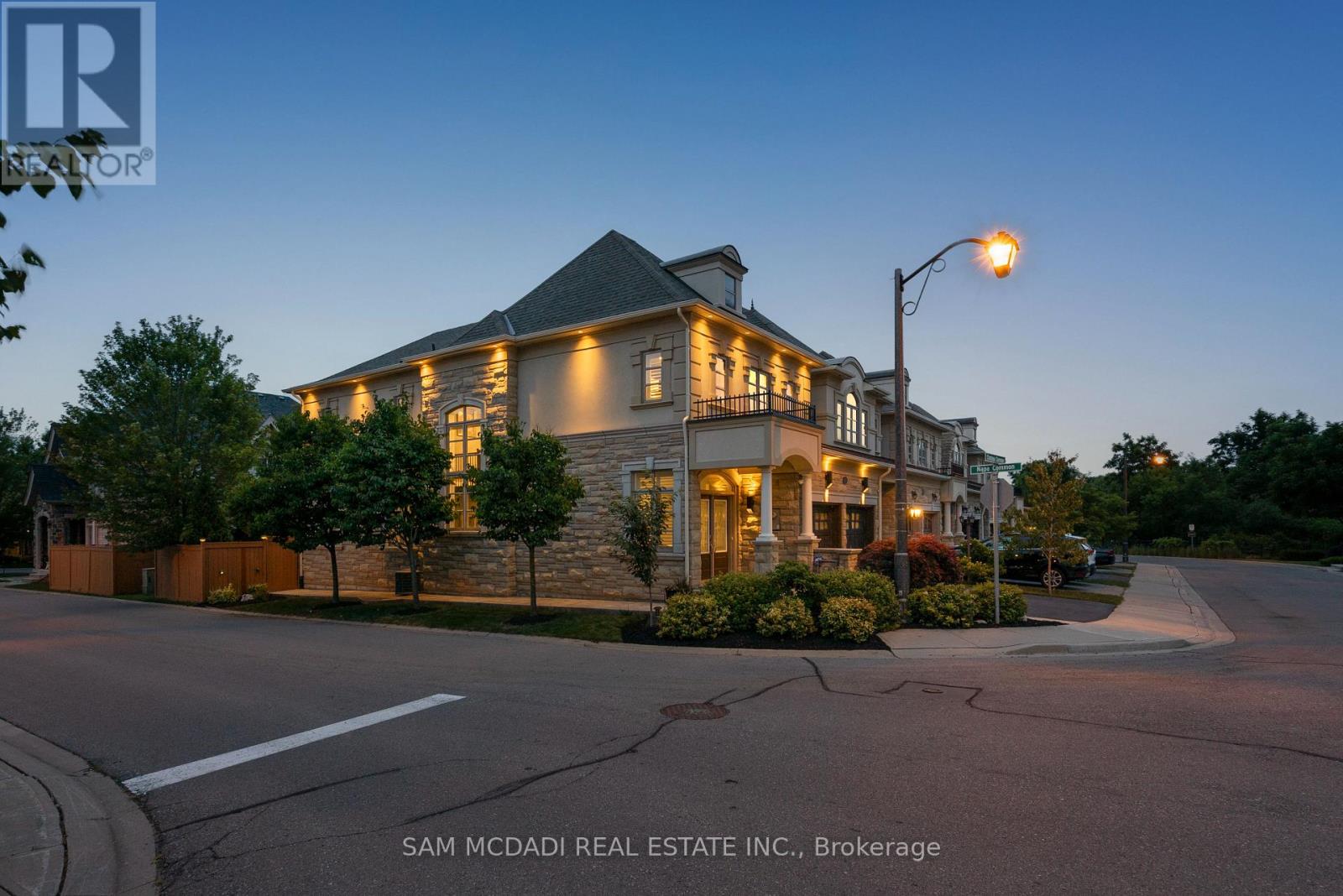 2469 Chateau Common, Oakville, Ontario  L6M 0S1 - Photo 3 - W12681150