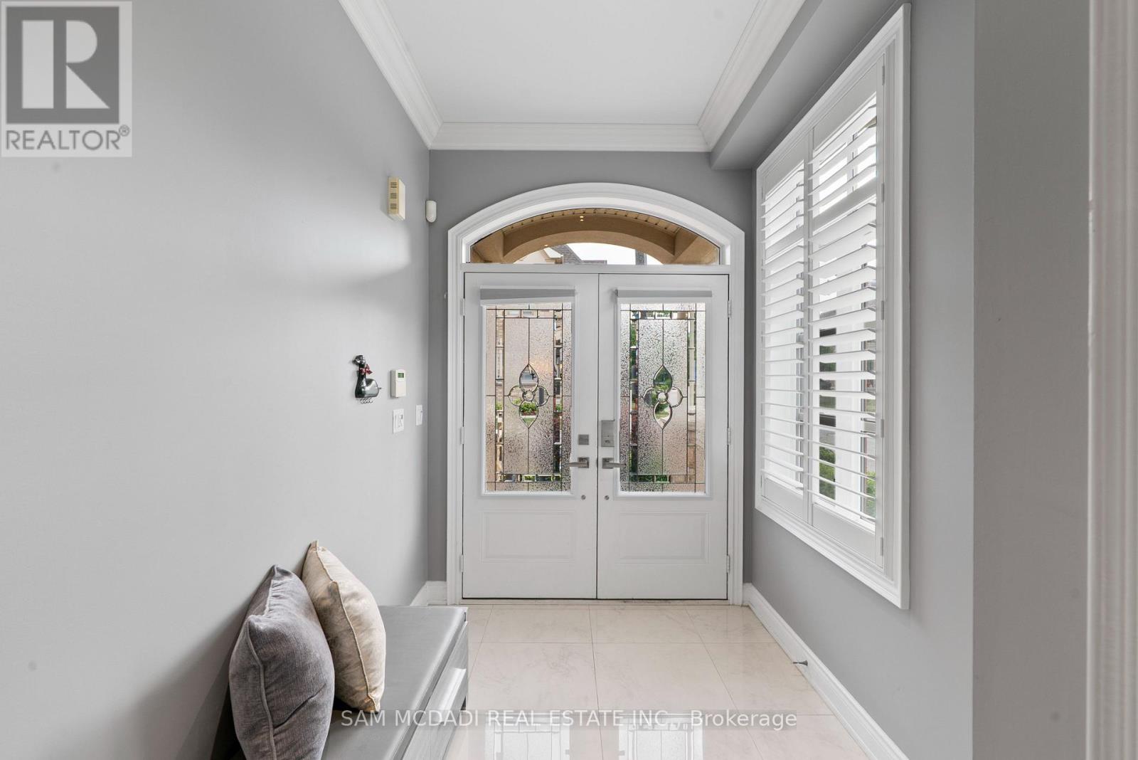 2469 Chateau Common, Oakville, Ontario  L6M 0S1 - Photo 4 - W12681150