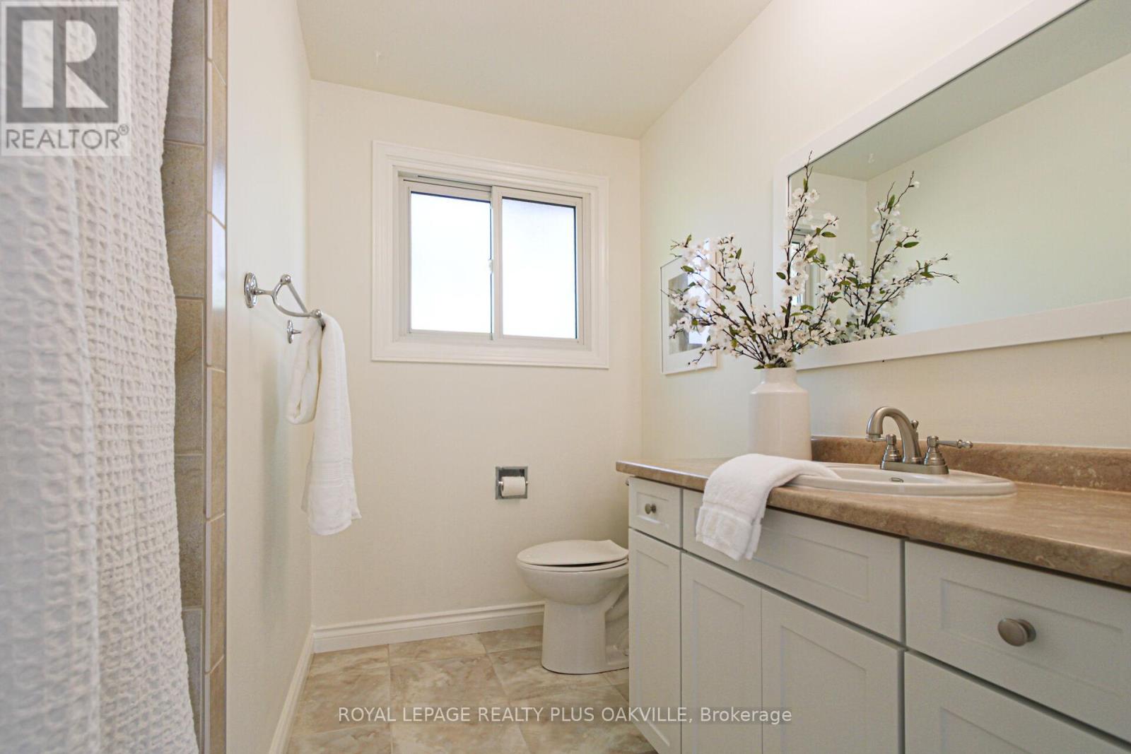 1303 Henley Place, Oakville, Ontario  L6H 2W1 - Photo 35 - W12681176