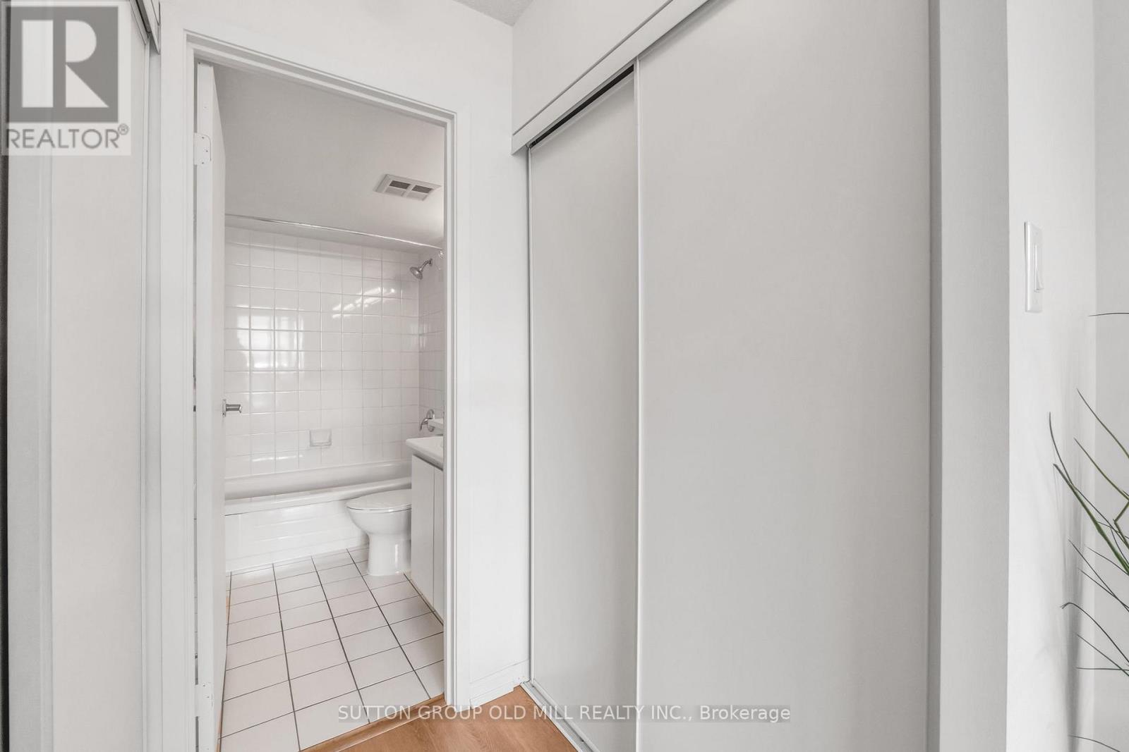 1505 - 550 Webb Drive, Mississauga, Ontario  L5B 3Y4 - Photo 29 - W12681184