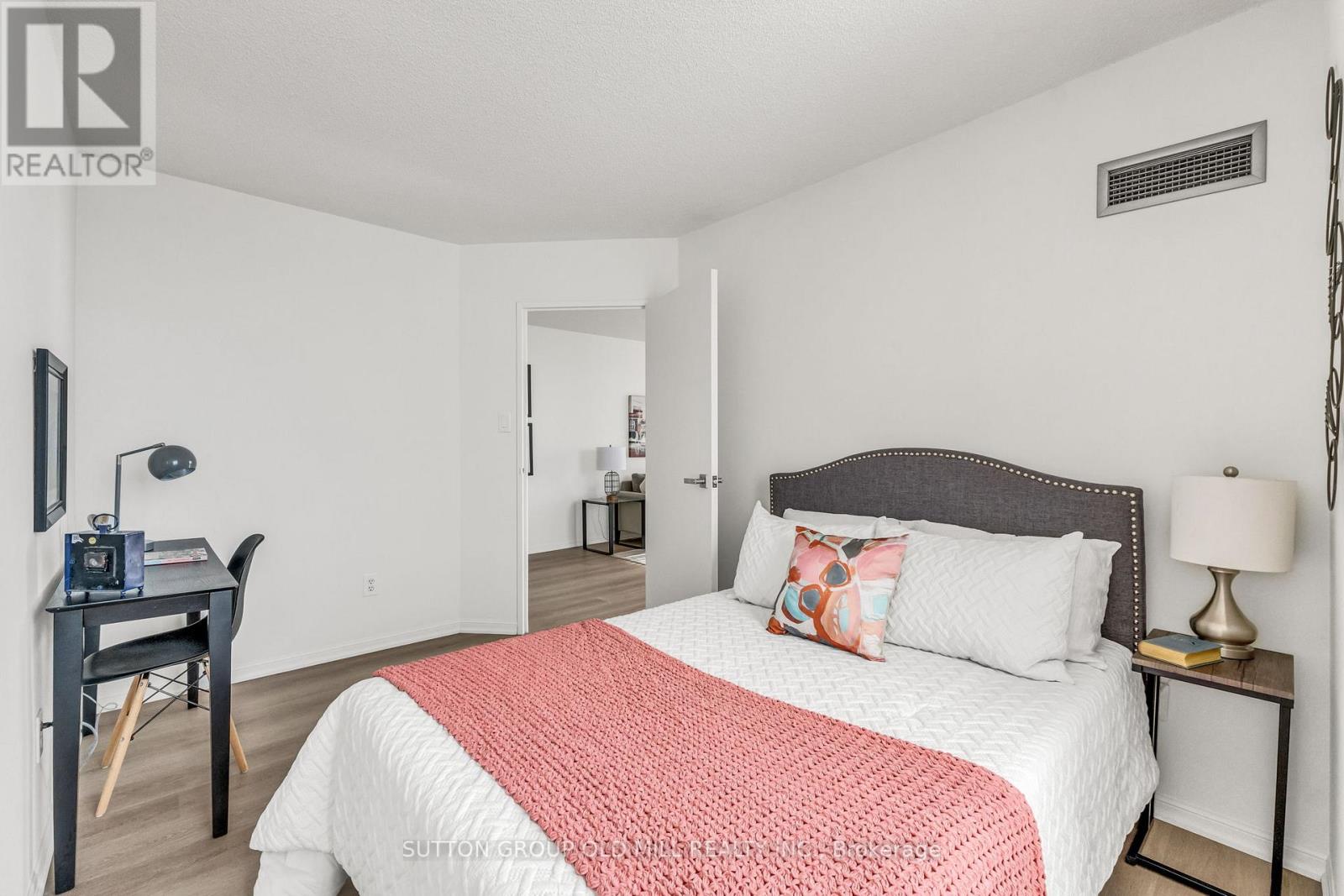 1505 - 550 Webb Drive, Mississauga, Ontario  L5B 3Y4 - Photo 34 - W12681184