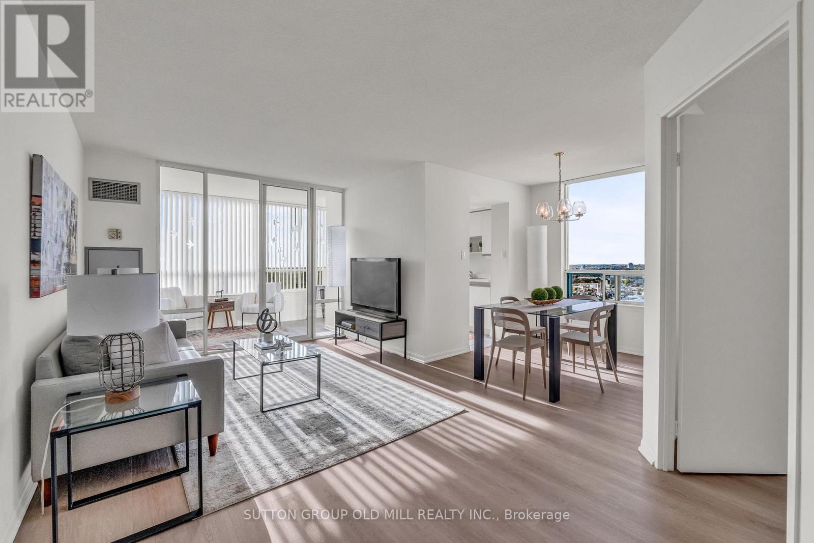 1505 - 550 Webb Drive, Mississauga, Ontario  L5B 3Y4 - Photo 4 - W12681184