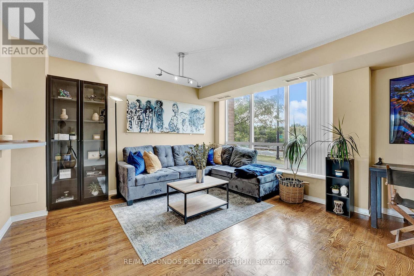 302 - 190 Manitoba Street, Toronto, Ontario  M8Y 3Y8 - Photo 2 - W12681202