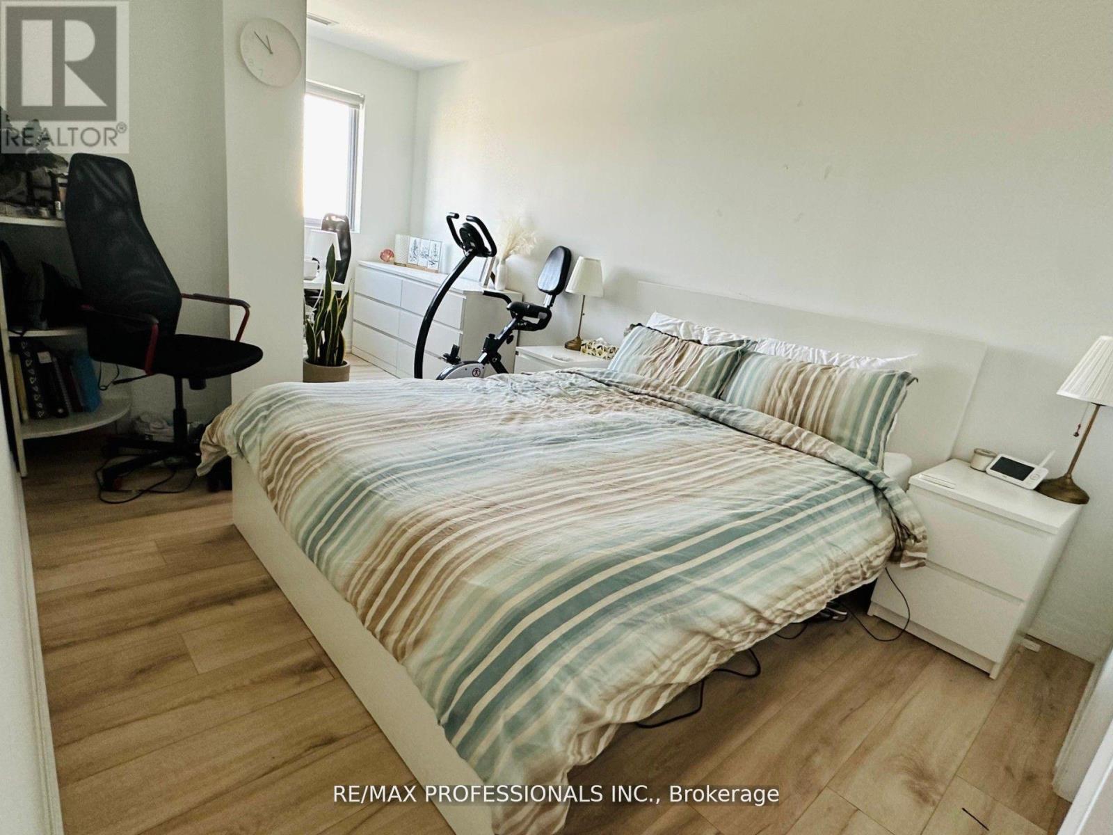 406 - 408 Browns Line E, Toronto, Ontario  M8W 3T9 - Photo 5 - W12681206