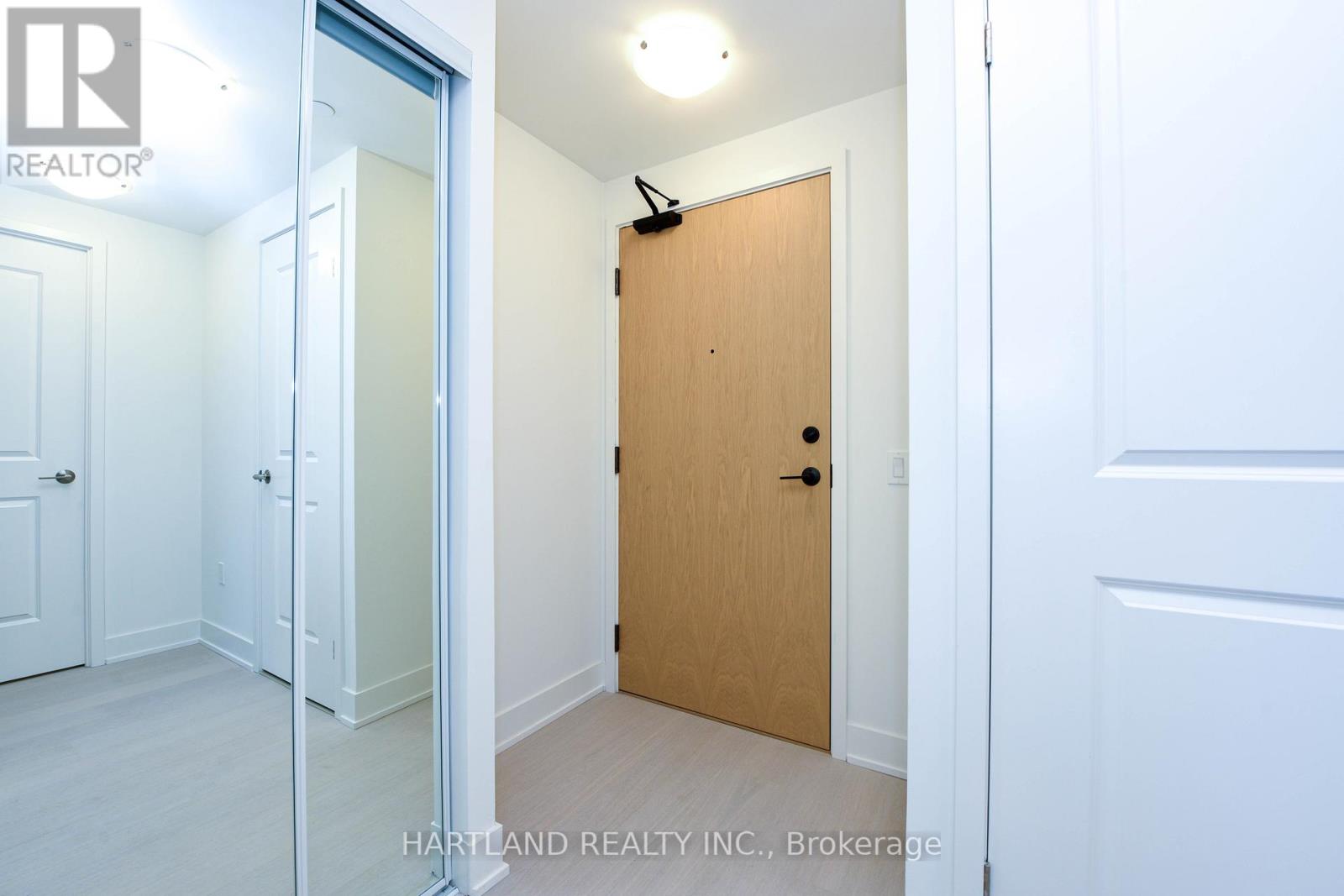 1401 - 204 Burnhamthorpe Road E, Mississauga, Ontario  L5A 0B3 - Photo 10 - W12681214