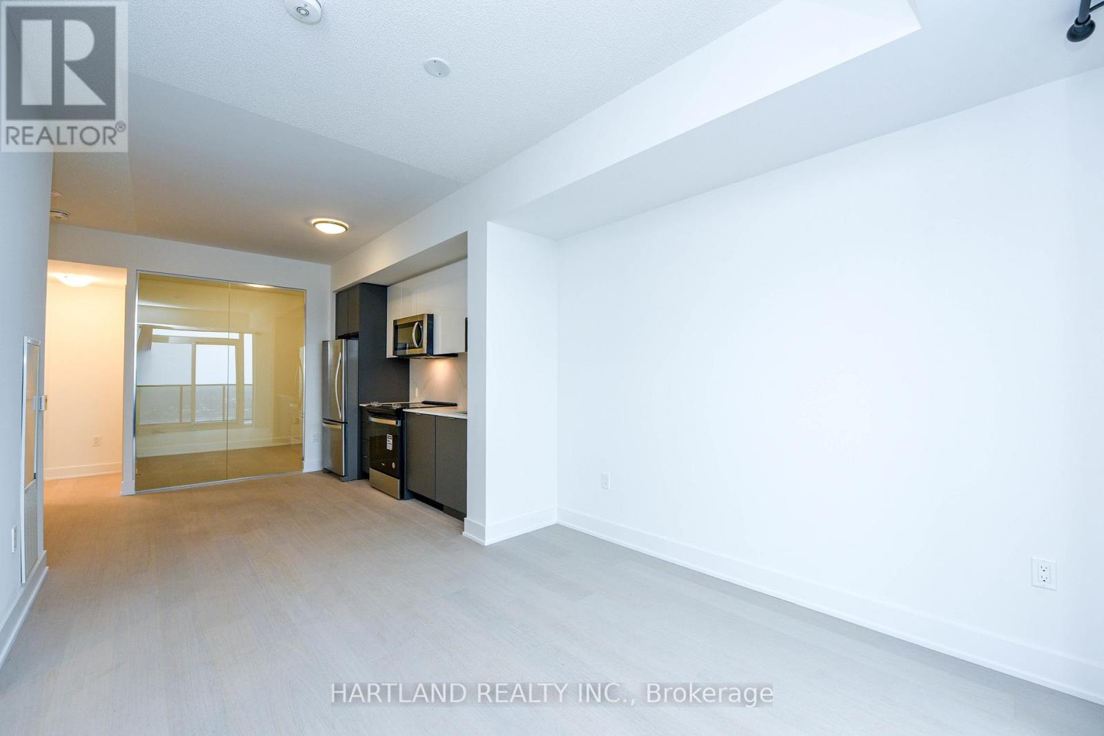 1401 - 204 Burnhamthorpe Road E, Mississauga, Ontario  L5A 0B3 - Photo 22 - W12681214