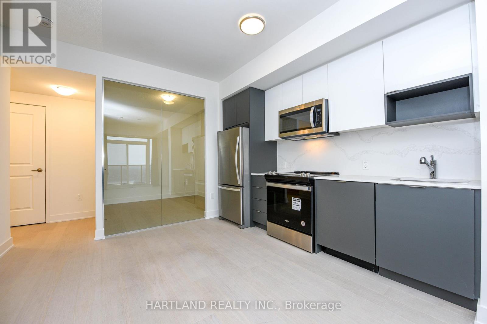 1401 - 204 Burnhamthorpe Road E, Mississauga, Ontario  L5A 0B3 - Photo 27 - W12681214