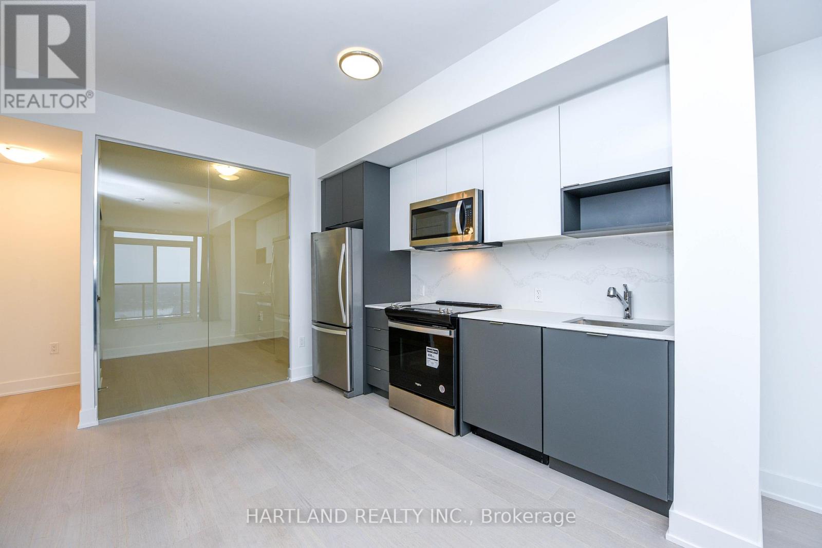 1401 - 204 Burnhamthorpe Road E, Mississauga, Ontario  L5A 0B3 - Photo 28 - W12681214