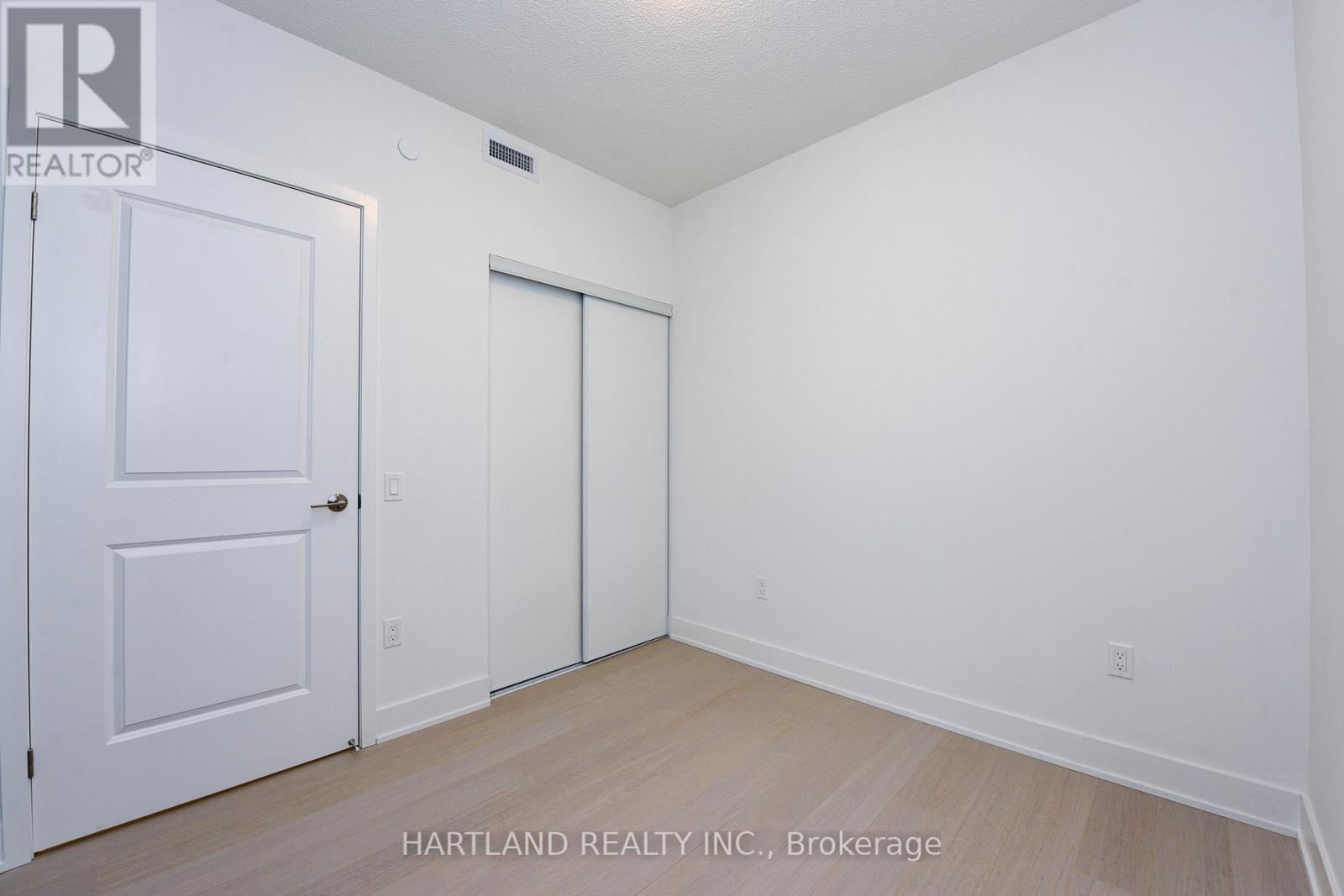 1401 - 204 Burnhamthorpe Road E, Mississauga, Ontario  L5A 0B3 - Photo 31 - W12681214