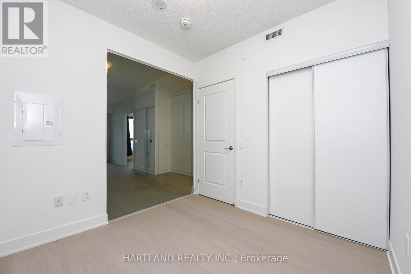 1401 - 204 Burnhamthorpe Road E, Mississauga, Ontario  L5A 0B3 - Photo 33 - W12681214