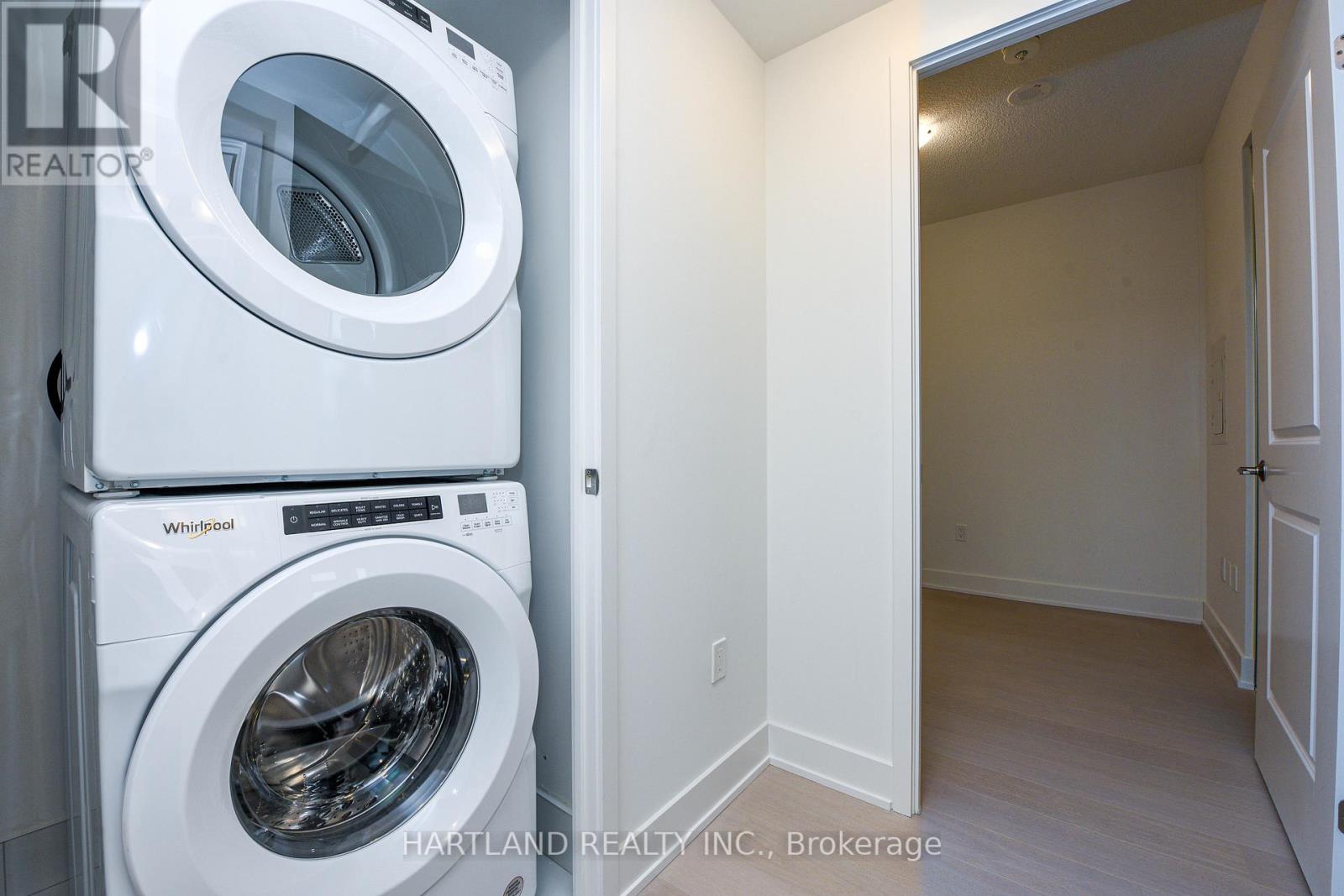 1401 - 204 Burnhamthorpe Road E, Mississauga, Ontario  L5A 0B3 - Photo 35 - W12681214