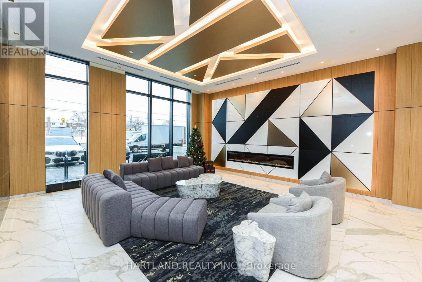 1401 - 204 Burnhamthorpe Road E, Mississauga, Ontario  L5A 0B3 - Photo 4 - W12681214