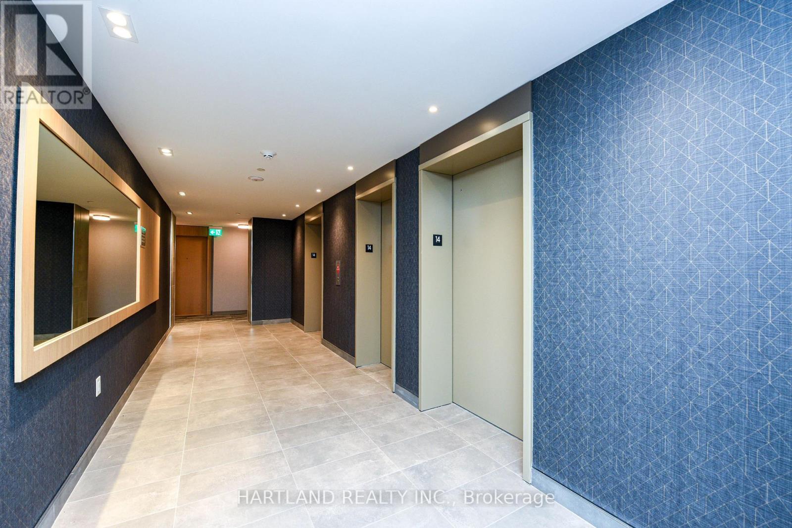 1401 - 204 Burnhamthorpe Road E, Mississauga, Ontario  L5A 0B3 - Photo 6 - W12681214