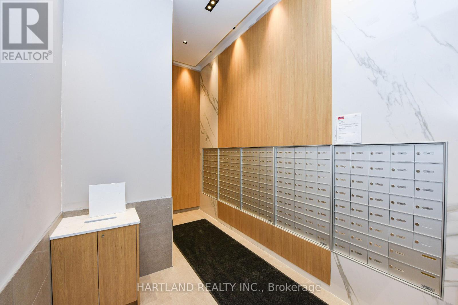 1401 - 204 Burnhamthorpe Road E, Mississauga, Ontario  L5A 0B3 - Photo 7 - W12681214