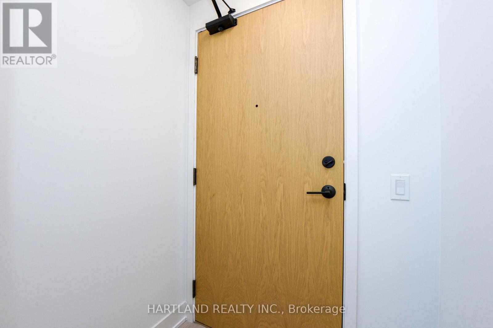 1401 - 204 Burnhamthorpe Road E, Mississauga, Ontario  L5A 0B3 - Photo 9 - W12681214