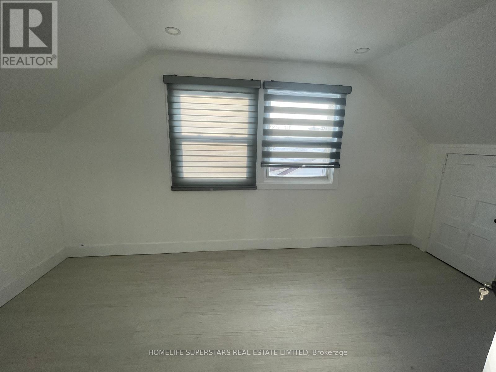 3130 Merritt Avenue, Mississauga, Ontario  L4T 1P3 - Photo 11 - W12681258