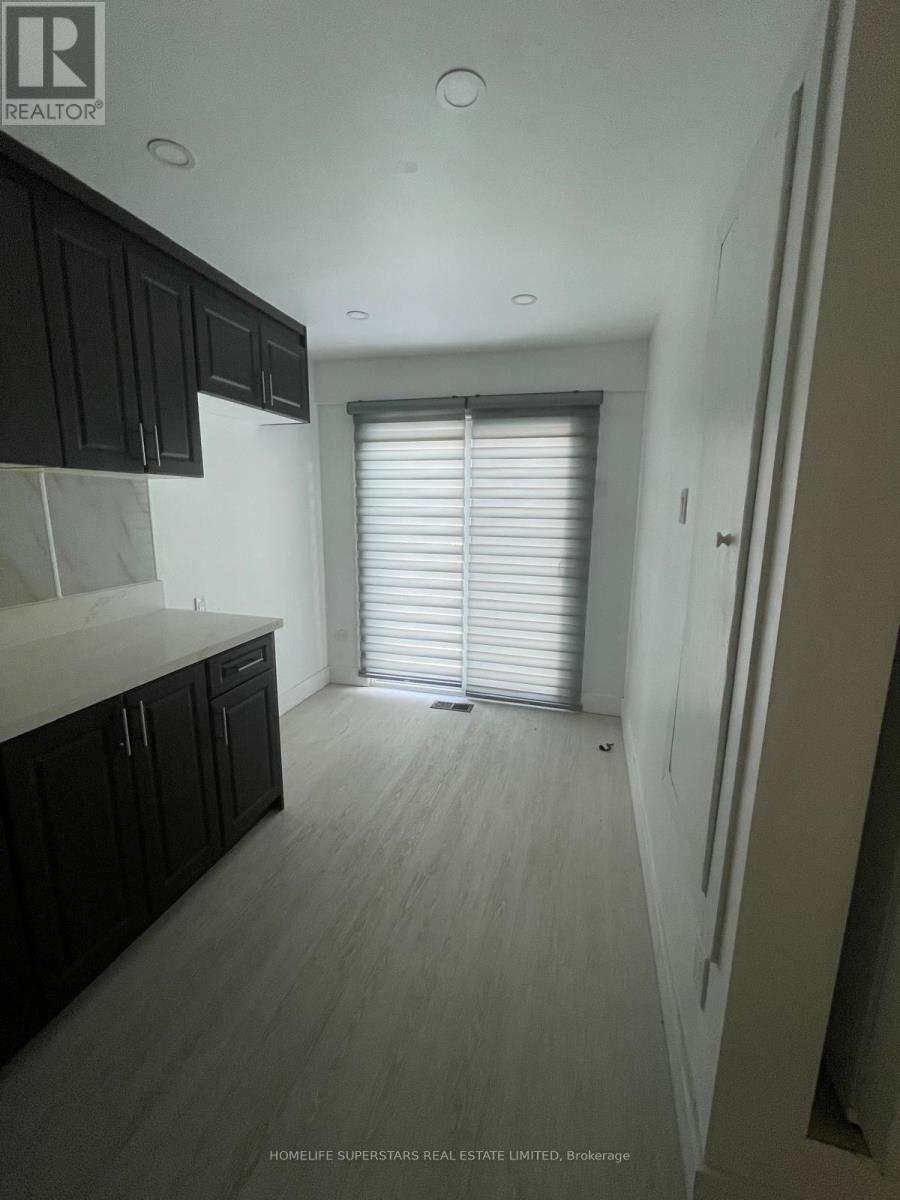 3130 Merritt Avenue, Mississauga, Ontario  L4T 1P3 - Photo 7 - W12681258