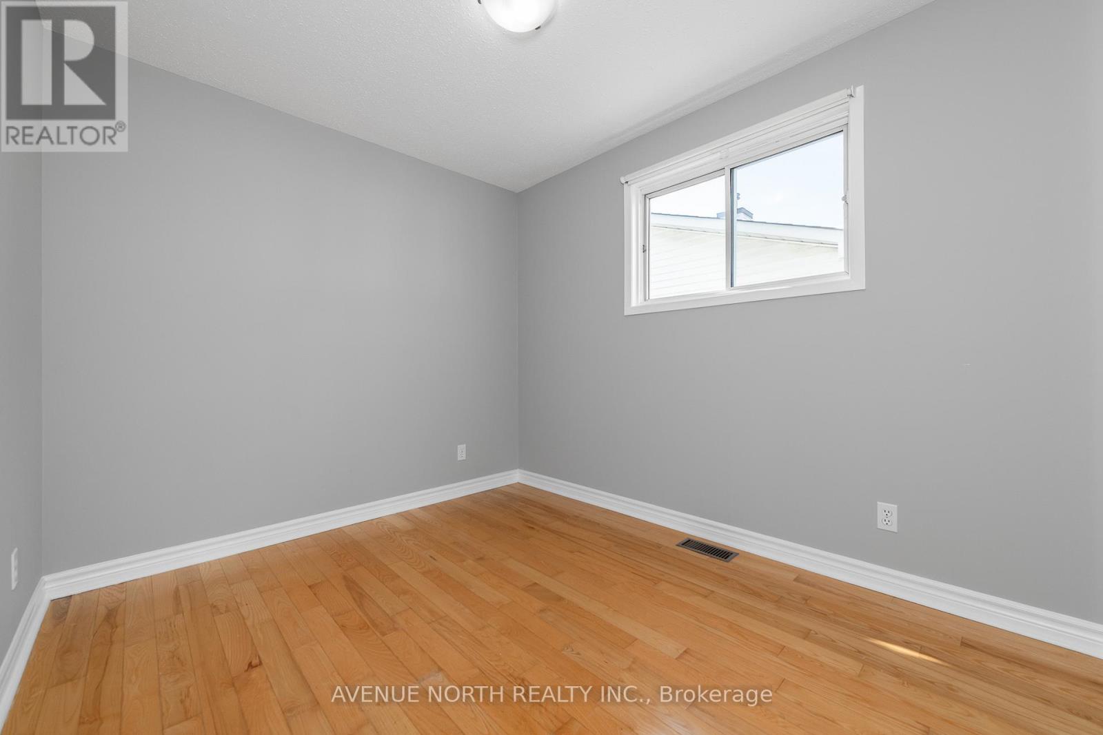 2 Chickasaw Crescent, Ottawa, Ontario  K2M 1M3 - Photo 34 - X12401058