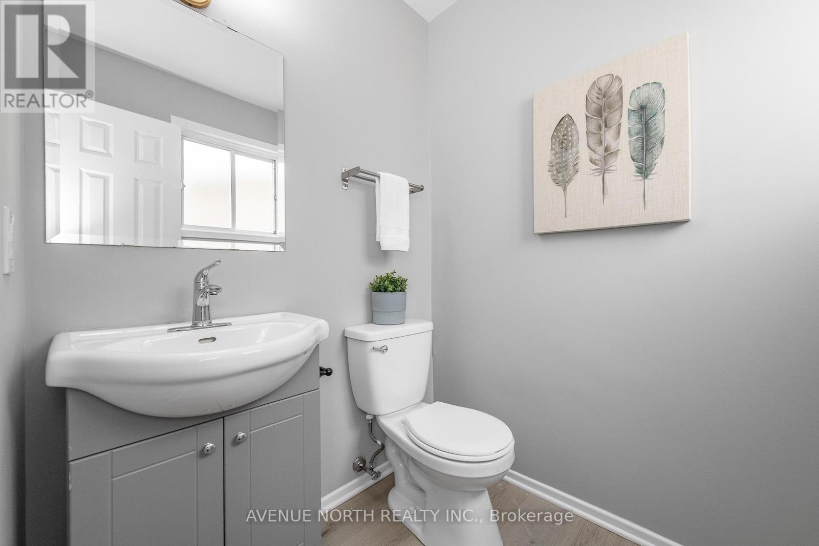 2 Chickasaw Crescent, Ottawa, Ontario  K2M 1M3 - Photo 7 - X12401058