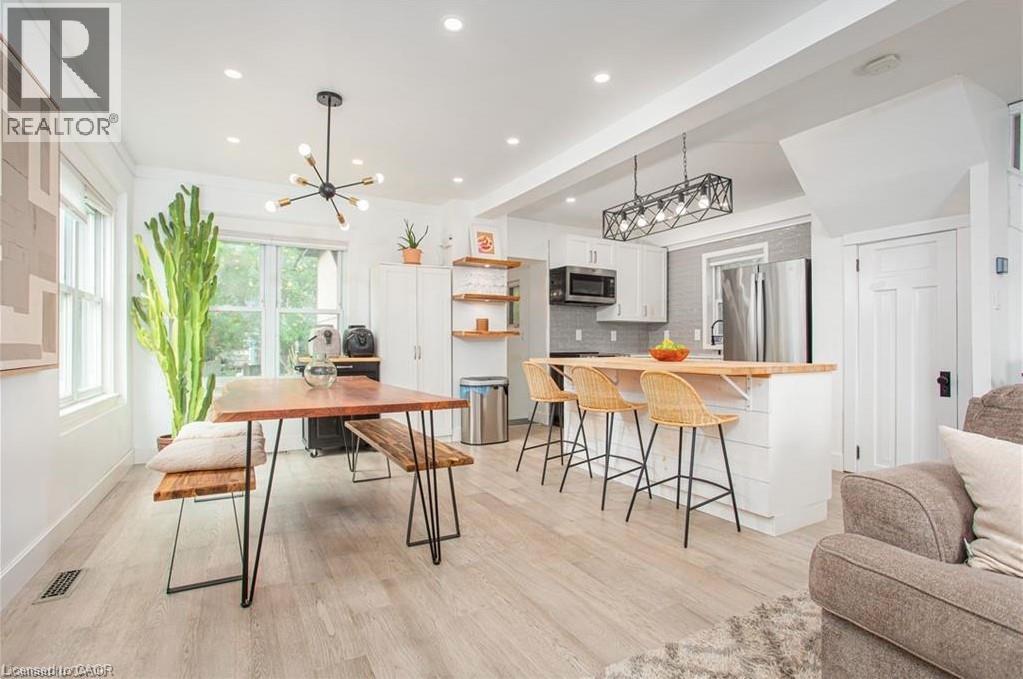 826 BEACH Boulevard, Hamilton, Ontario