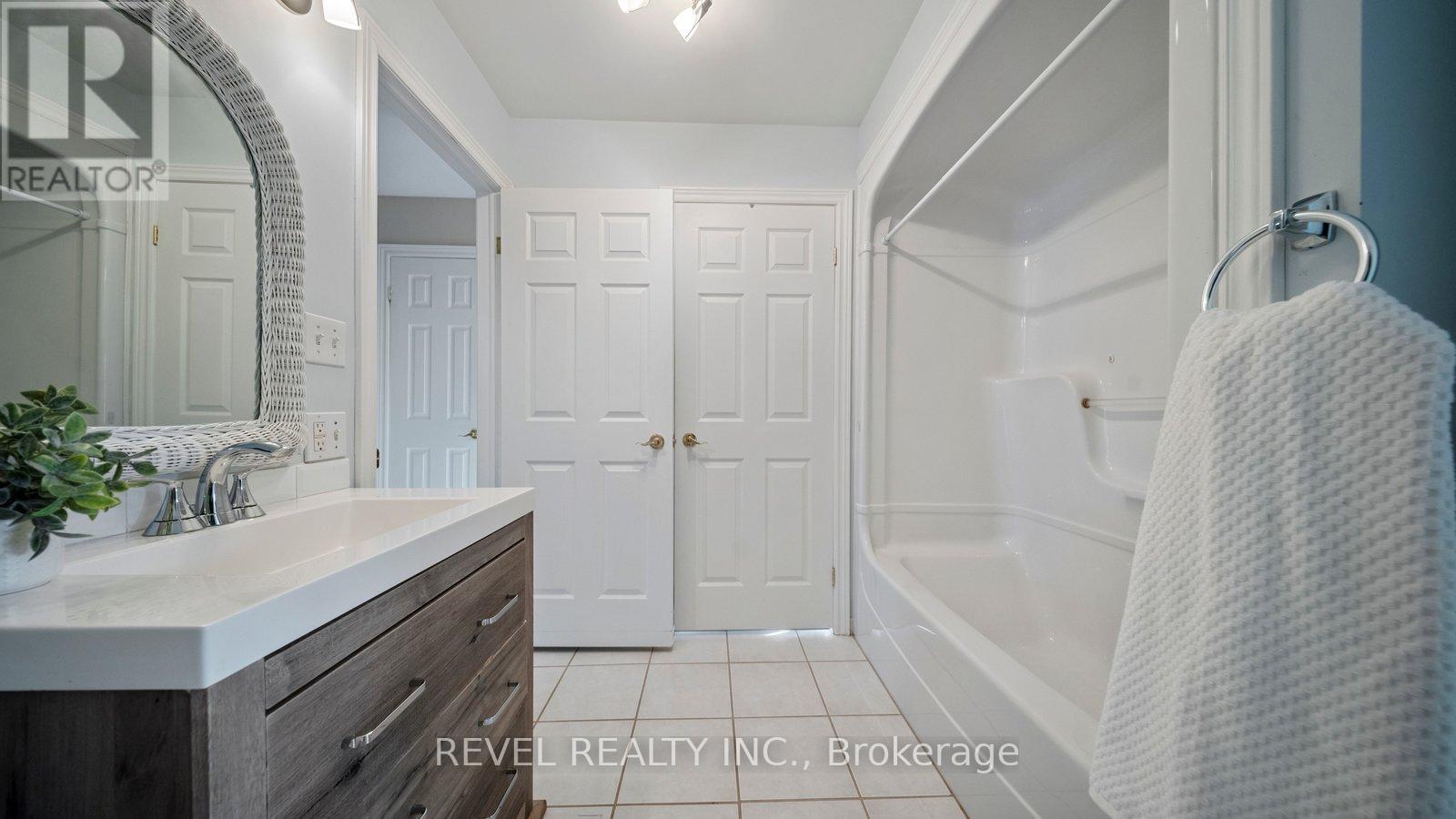 356 Grand River Avenue, Brantford, Ontario  N3T 4Y8 - Photo 18 - X12681078