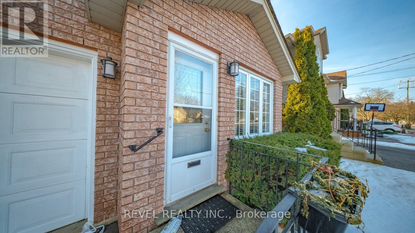 356 Grand River Avenue, Brantford, Ontario  N3T 4Y8 - Photo 4 - X12681078