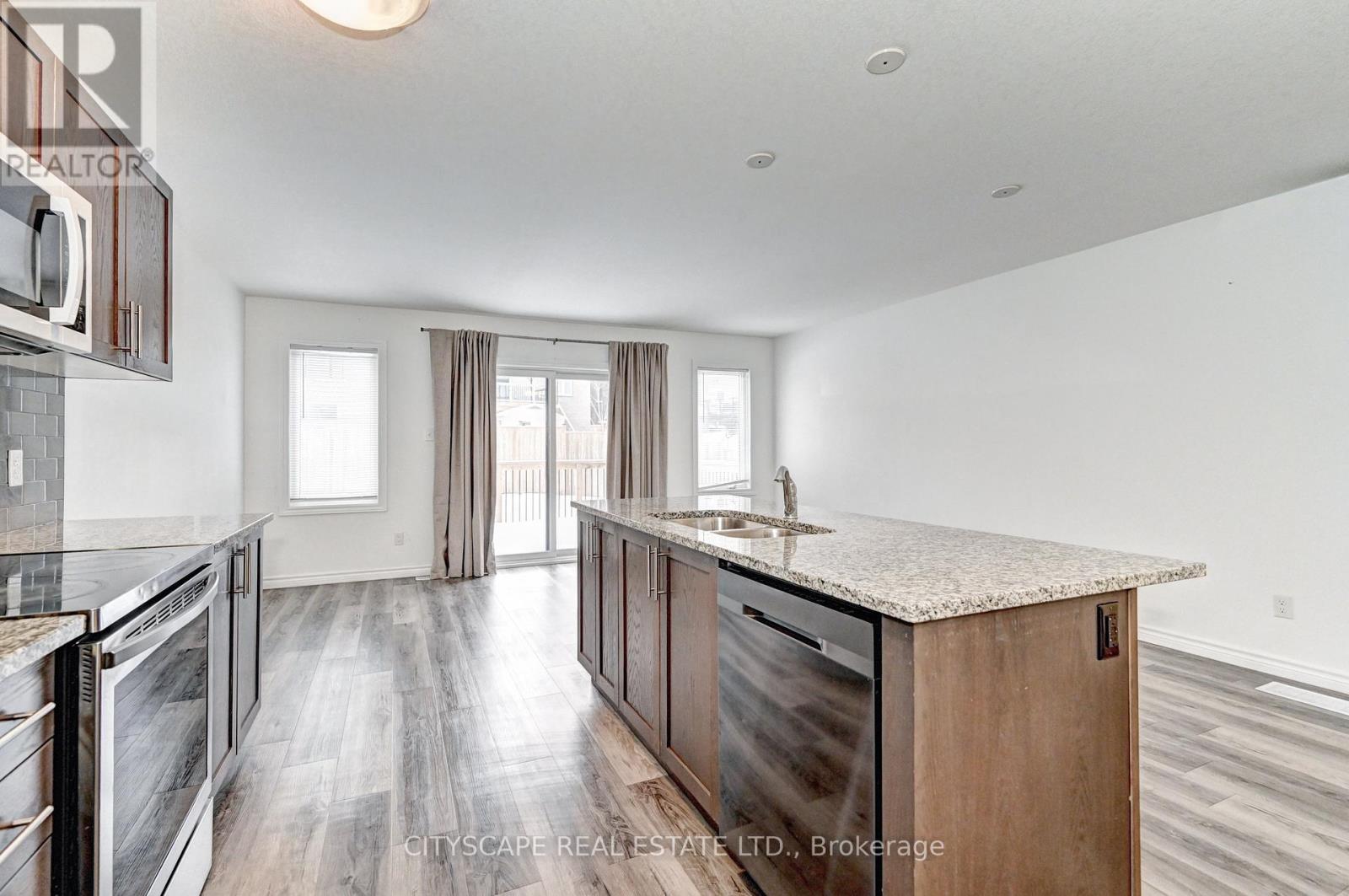 21 Woodedge Circle, Kitchener, Ontario  N2R 0P8 - Photo 10 - X12681114