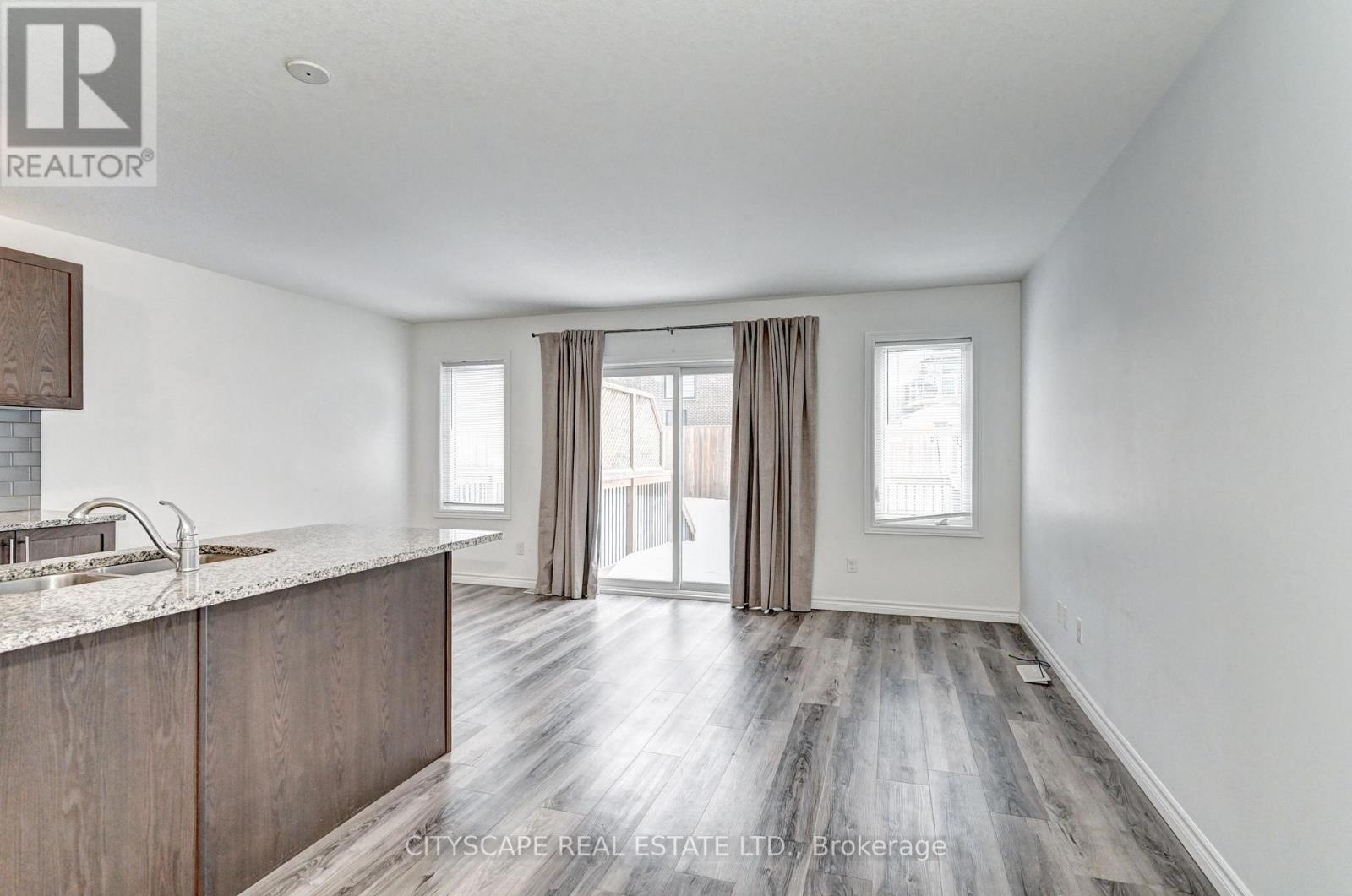 21 Woodedge Circle, Kitchener, Ontario  N2R 0P8 - Photo 11 - X12681114