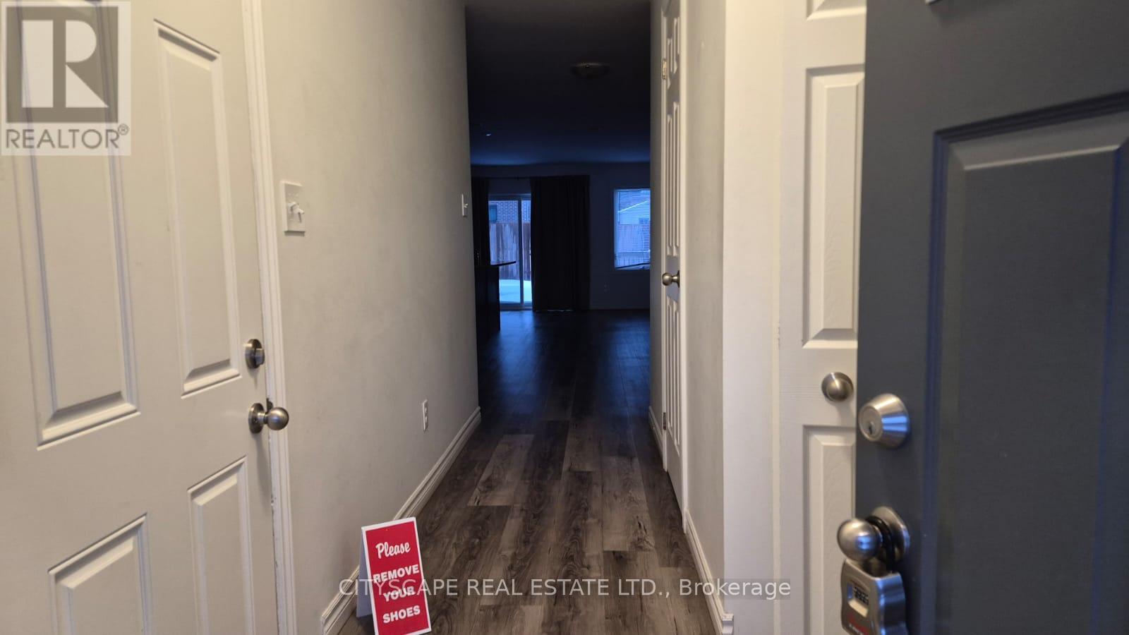 21 Woodedge Circle, Kitchener, Ontario  N2R 0P8 - Photo 3 - X12681114