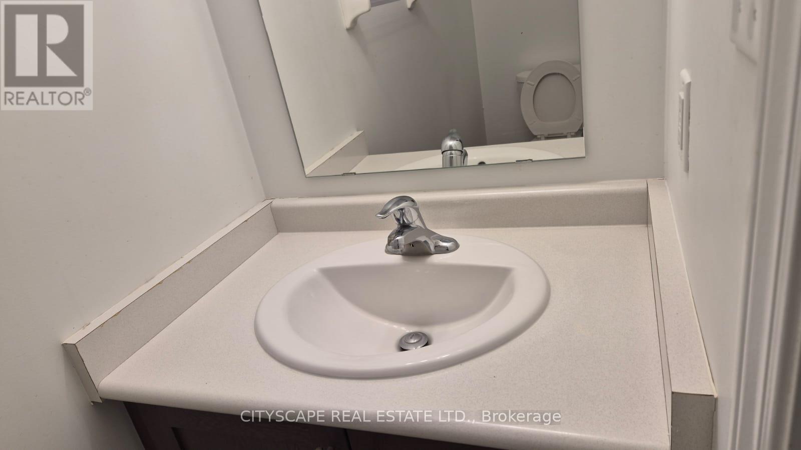 21 Woodedge Circle, Kitchener, Ontario  N2R 0P8 - Photo 5 - X12681114