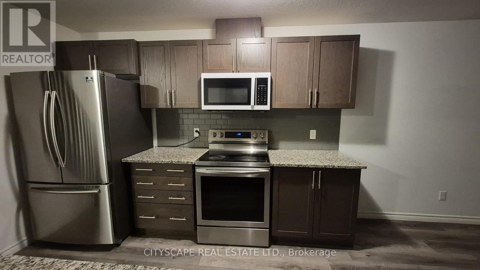 21 Woodedge Circle, Kitchener, Ontario  N2R 0P8 - Photo 8 - X12681114