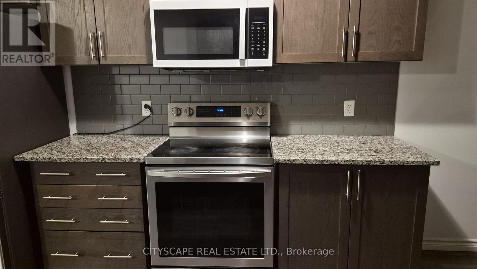 21 Woodedge Circle, Kitchener, Ontario  N2R 0P8 - Photo 9 - X12681114