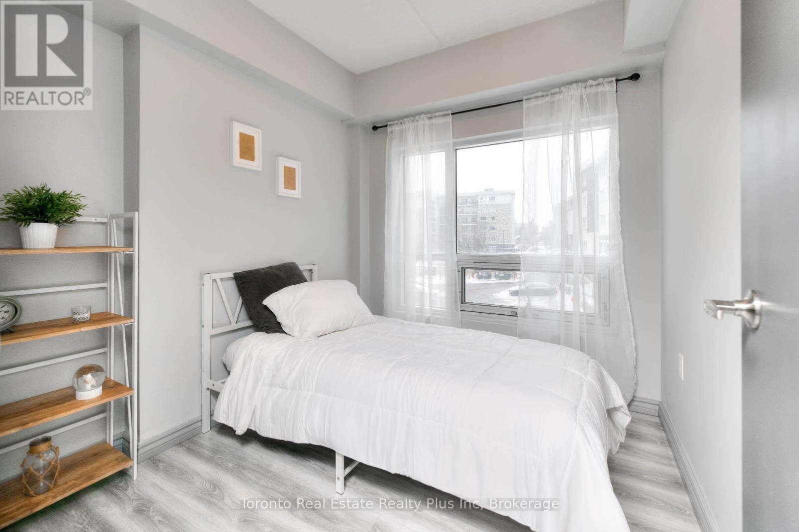 G216 - 275 Larch Street, Waterloo, Ontario  N2L 3R2 - Photo 13 - X12681248