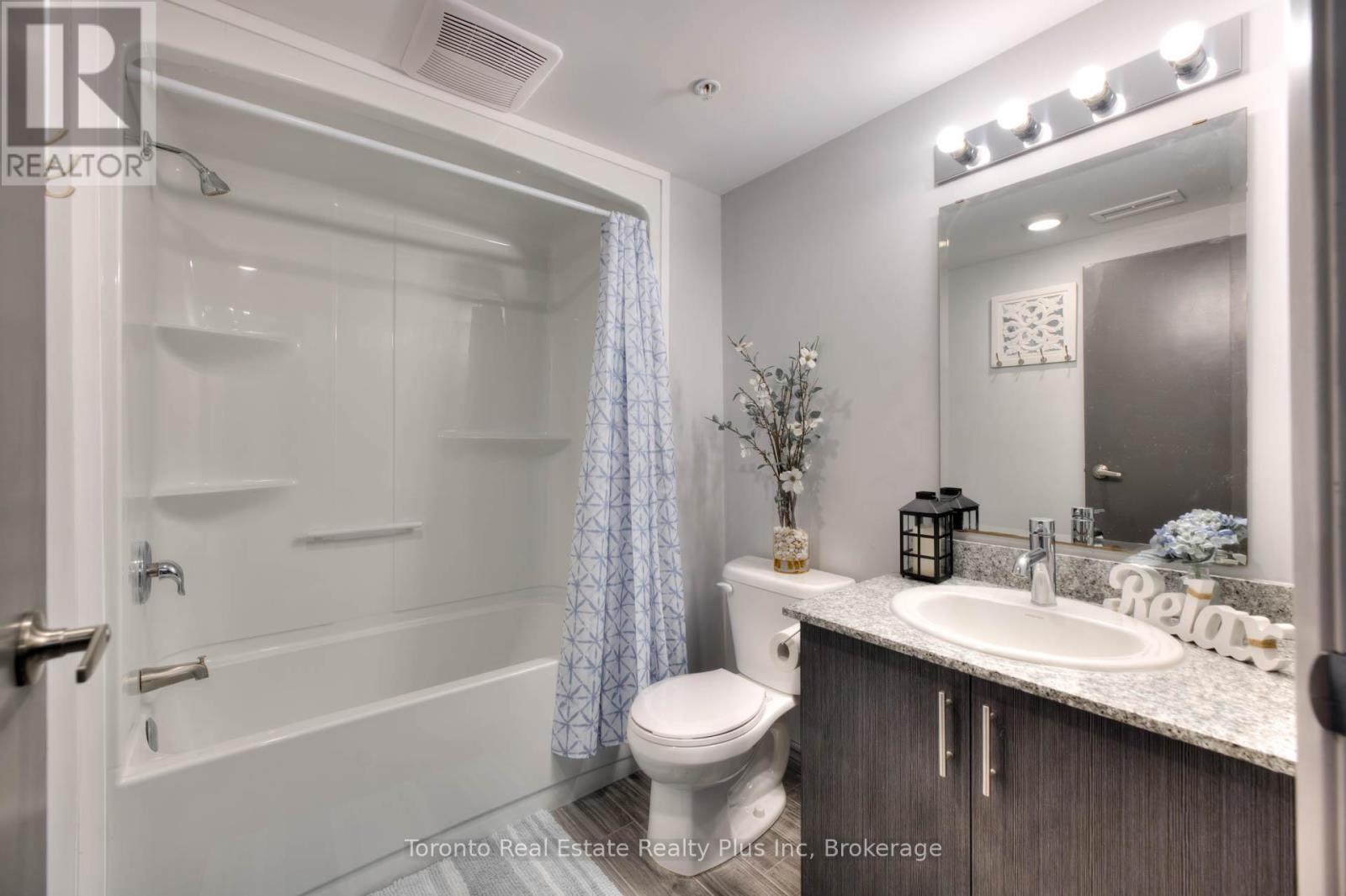 G216 - 275 Larch Street, Waterloo, Ontario  N2L 3R2 - Photo 18 - X12681248