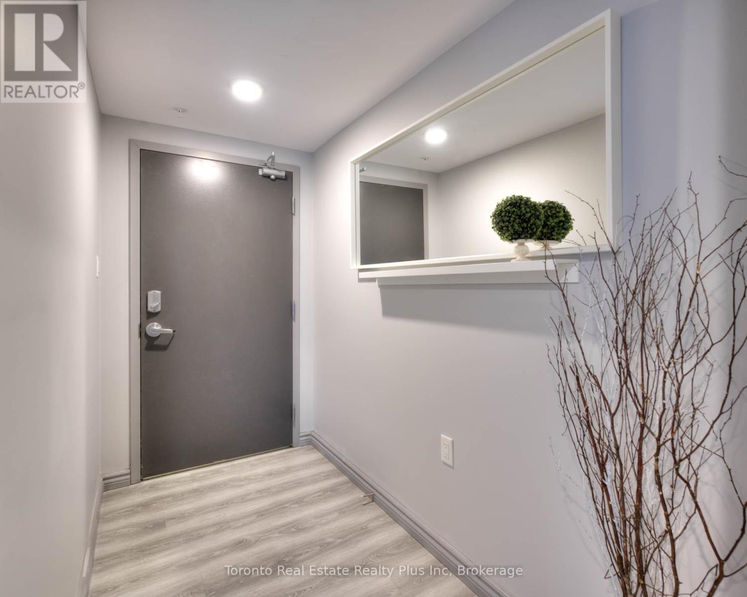 G216 - 275 Larch Street, Waterloo, Ontario  N2L 3R2 - Photo 4 - X12681248