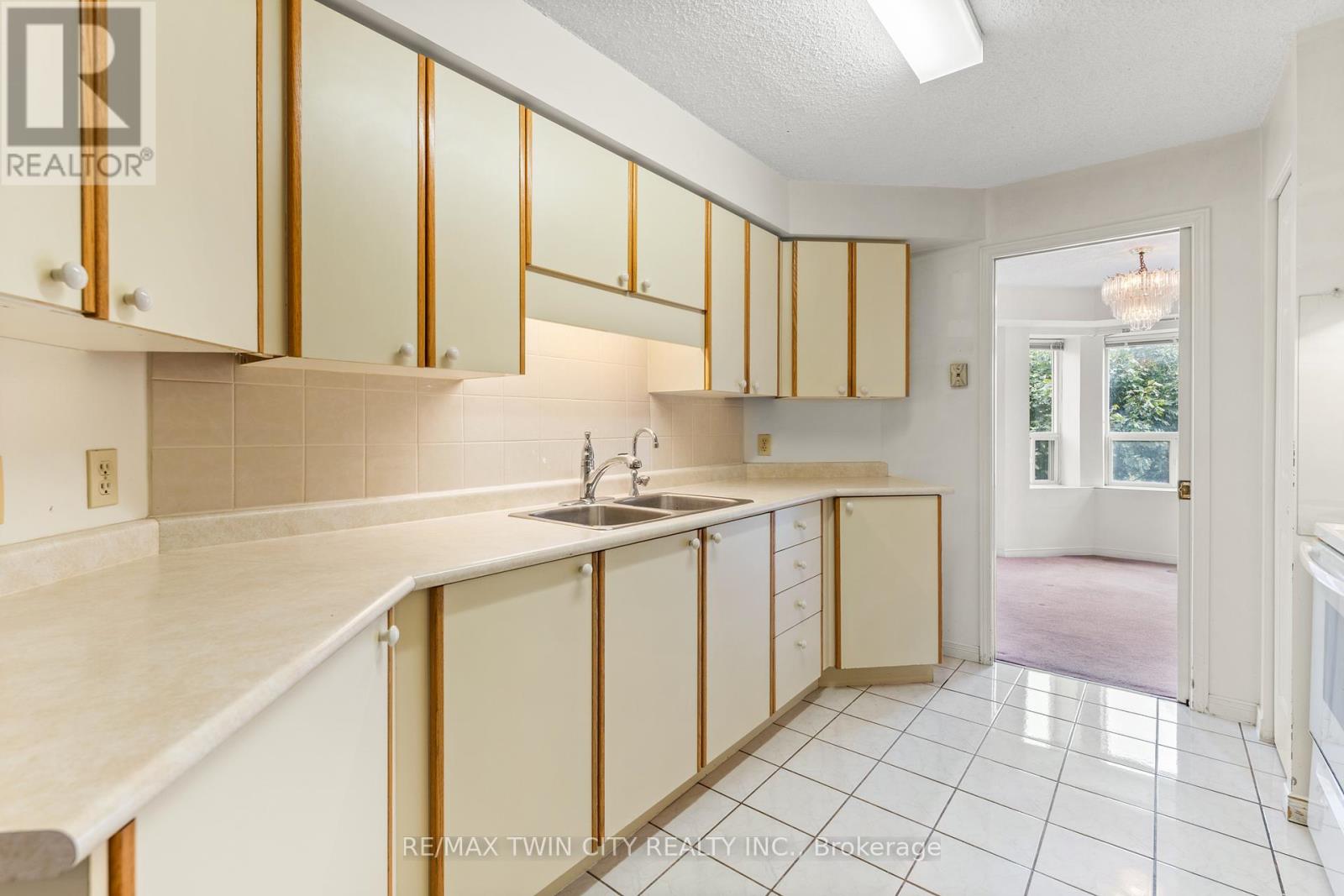 404 - 281 Bristol Street, Guelph, Ontario  N1H 8J3 - Photo 19 - X12681254