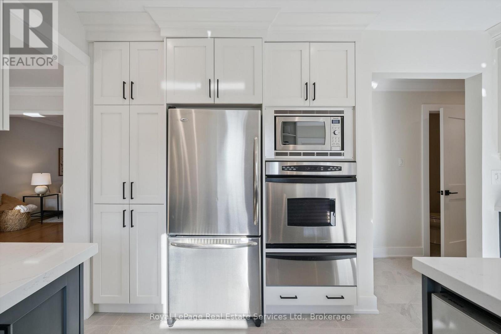 260 Princess Royal Court, Oakville, Ontario  L6H 3A5 - Photo 10 - W12681308