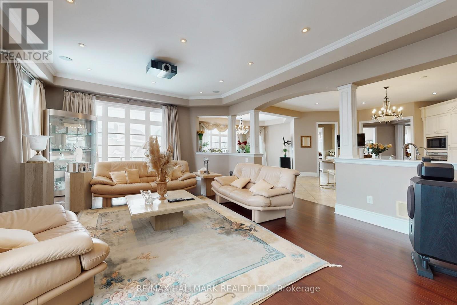 123 Carisbrooke Circle, Aurora, Ontario  L4G 0K4 - Photo 10 - N12674374