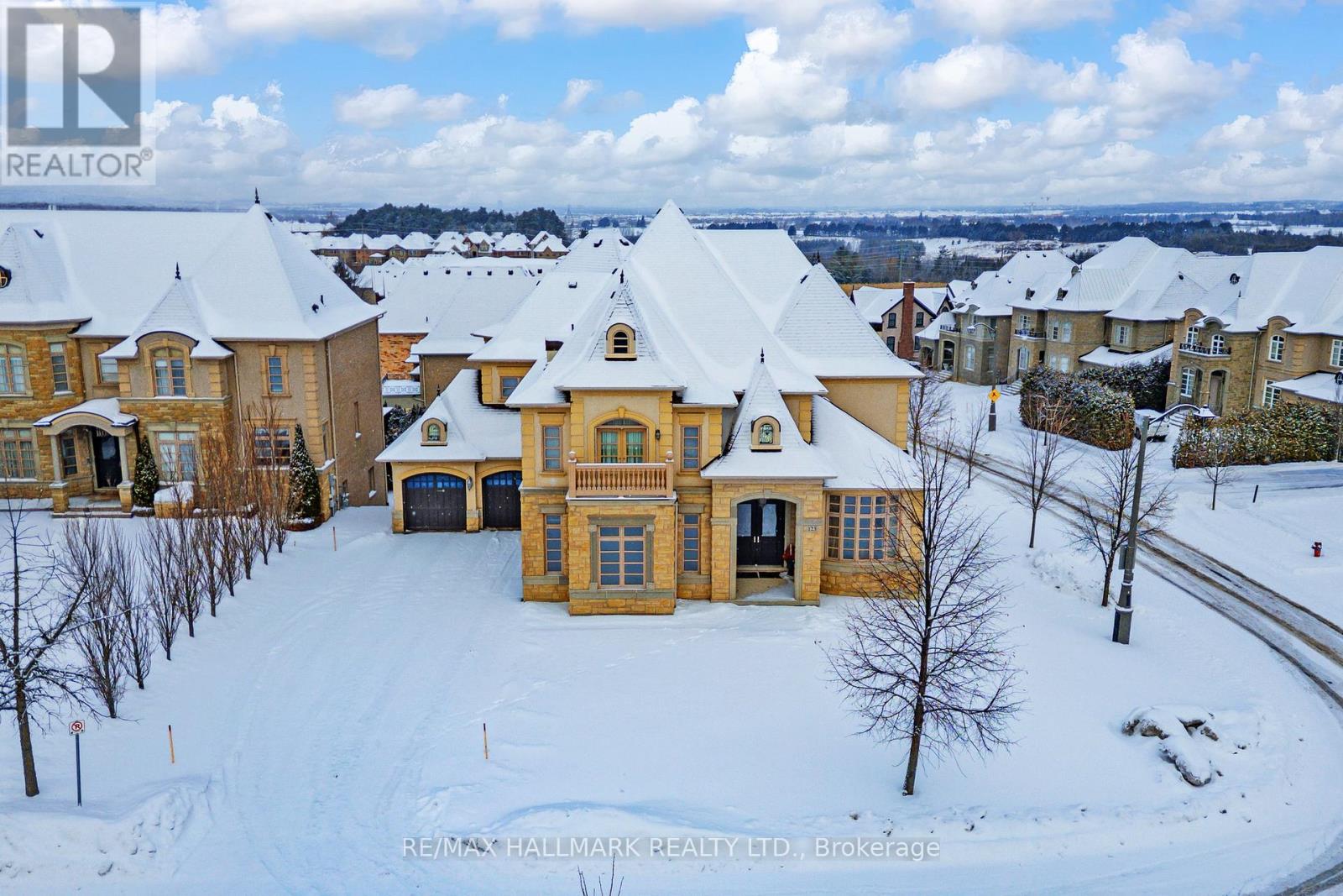 123 CARISBROOKE CIRCLE, Aurora, Ontario