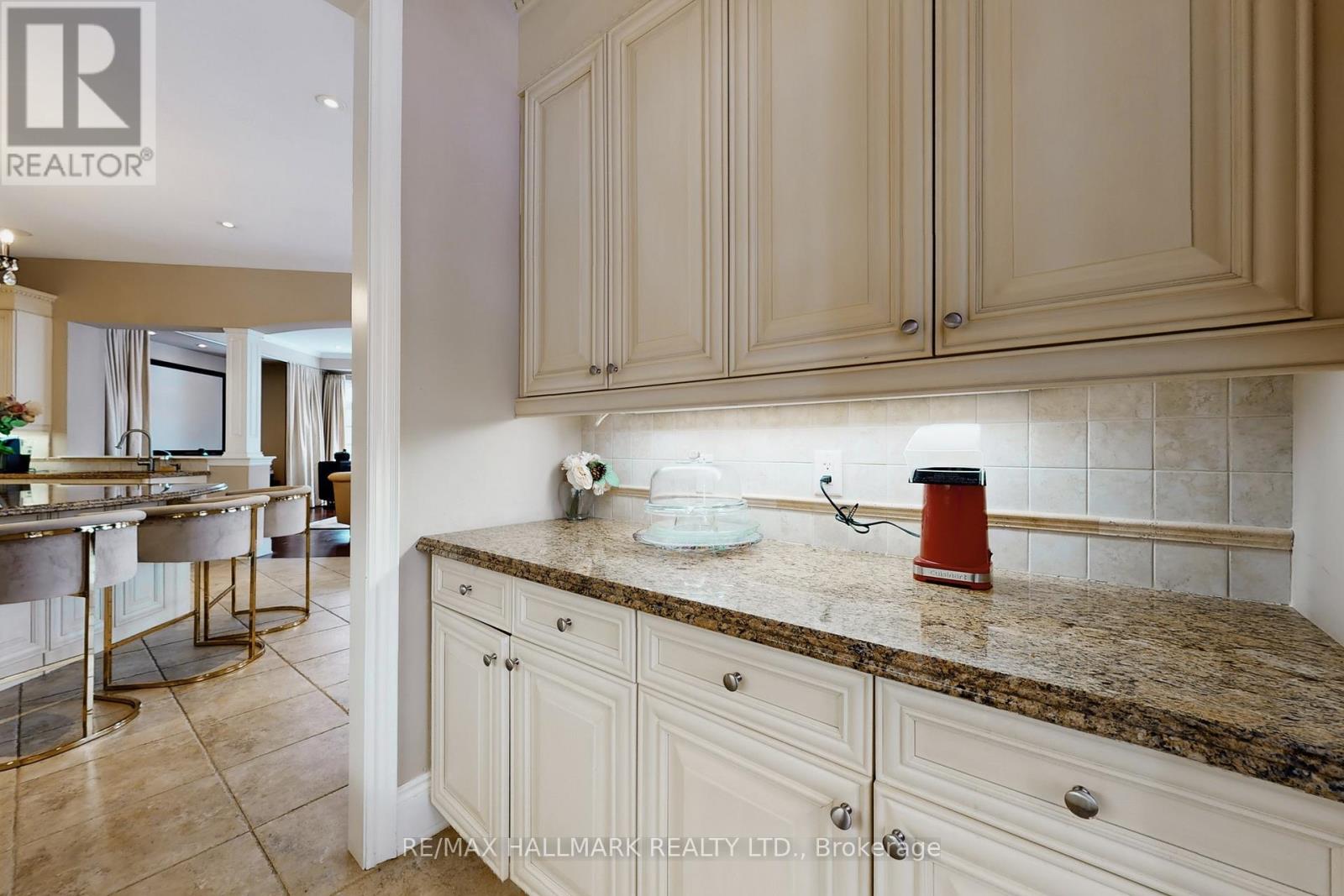 123 Carisbrooke Circle, Aurora, Ontario  L4G 0K4 - Photo 18 - N12674374