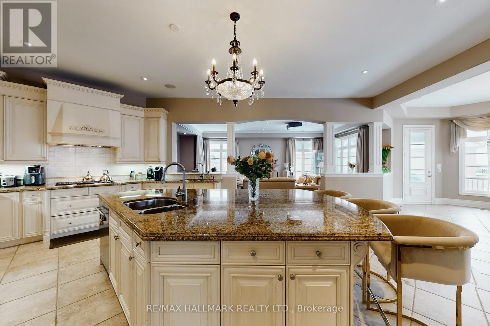 123 Carisbrooke Circle, Aurora, Ontario  L4G 0K4 - Photo 16 - N12674374