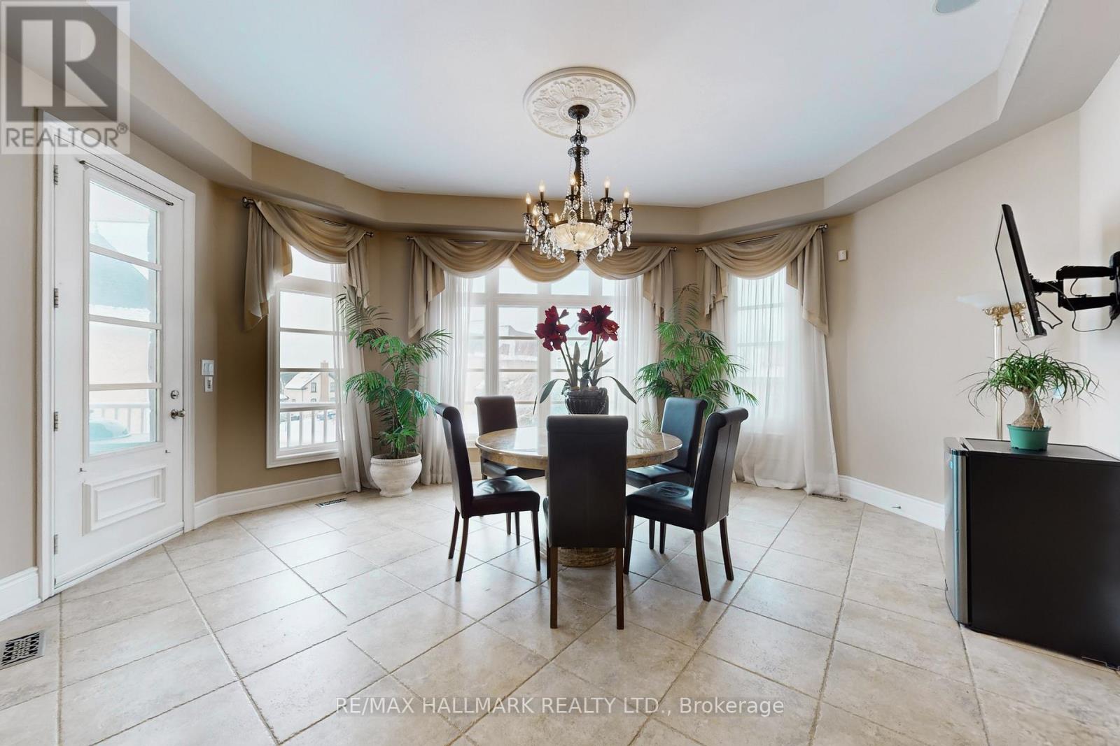 123 Carisbrooke Circle, Aurora, Ontario  L4G 0K4 - Photo 20 - N12674374