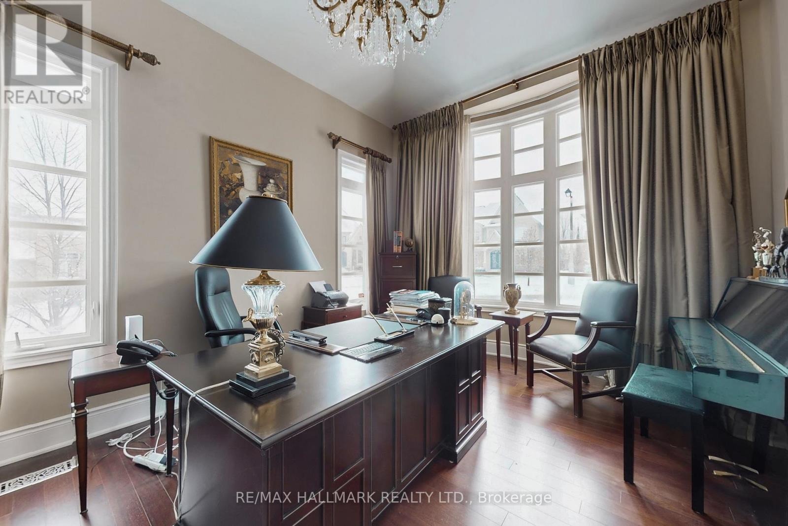 123 Carisbrooke Circle, Aurora, Ontario  L4G 0K4 - Photo 23 - N12674374