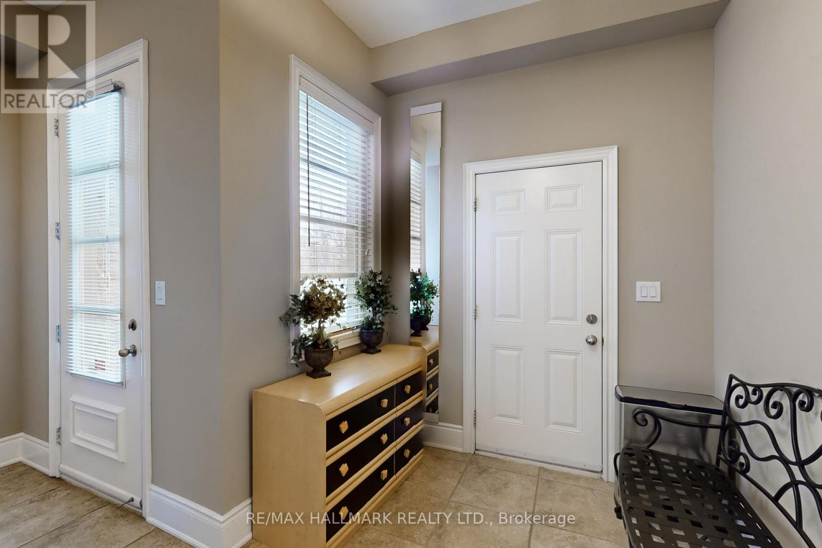 123 Carisbrooke Circle, Aurora, Ontario  L4G 0K4 - Photo 40 - N12674374