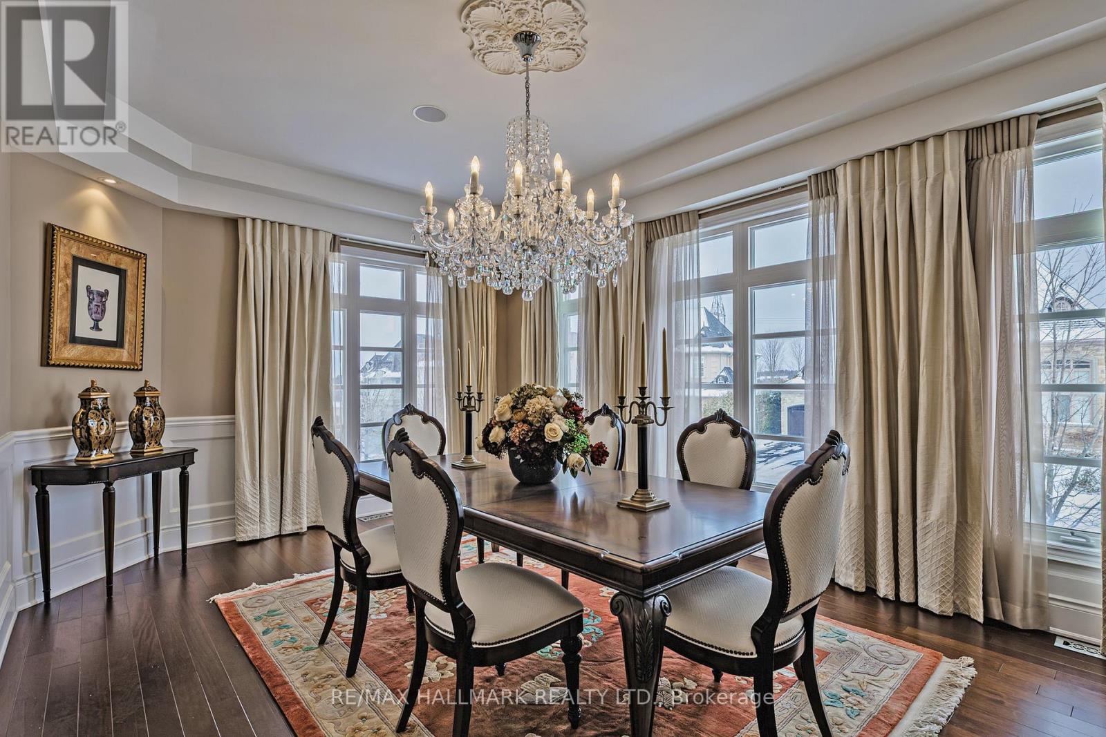 123 Carisbrooke Circle, Aurora, Ontario  L4G 0K4 - Photo 7 - N12674374